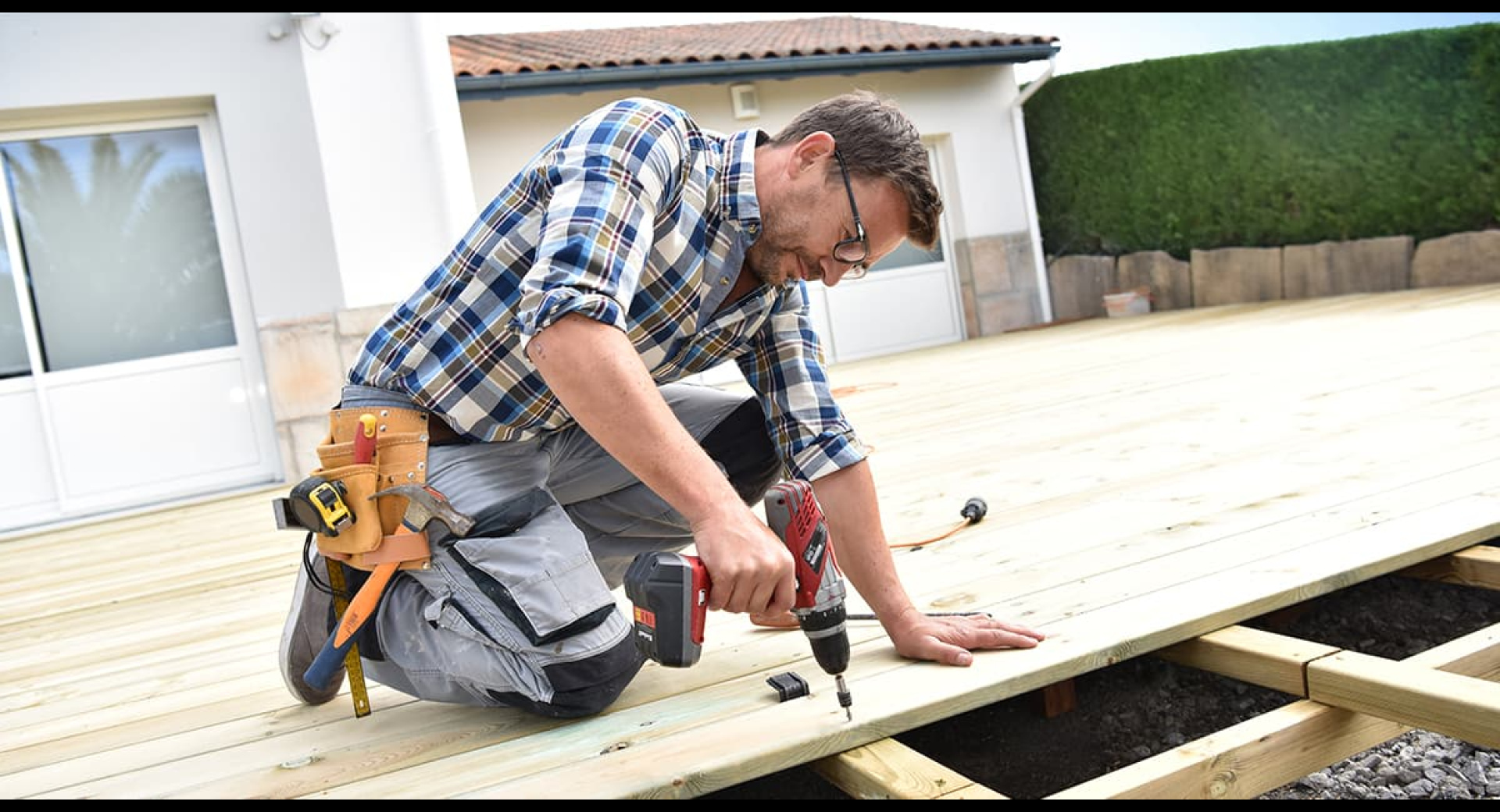 What Insurance Do Toronto Deck and Fence Contractors Need?